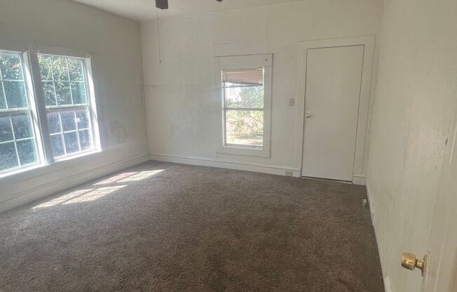 2 beds, 1 bath, $900