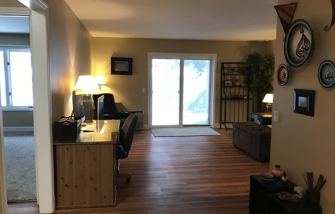 1 bed, 1 bath, 896 sqft, $1,295, Unit 6273-10