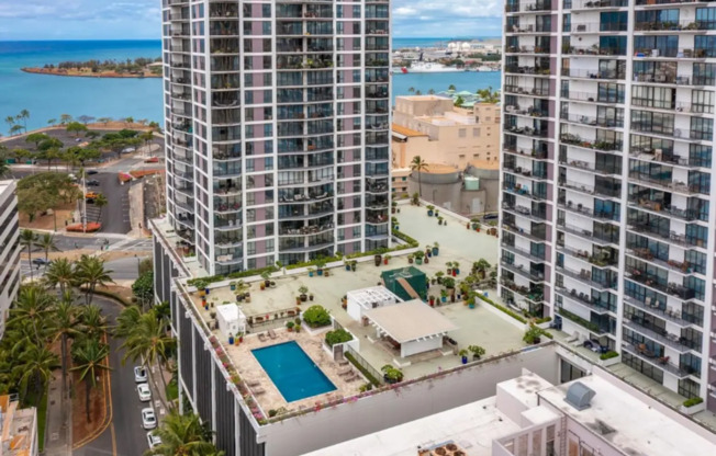 Downtown Honolulu Condo - AC . W/D . Full Kitchen