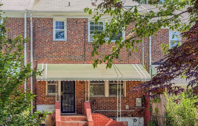 Charming Mid-Century Townhouse in Baltimore's Chinquapin Park-Belvedere Neighborhood