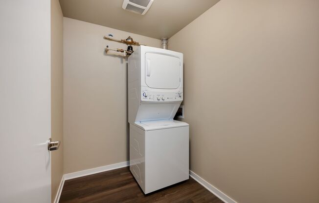 1 bed, 1 bath, 698 sqft, $1,995, Unit B145