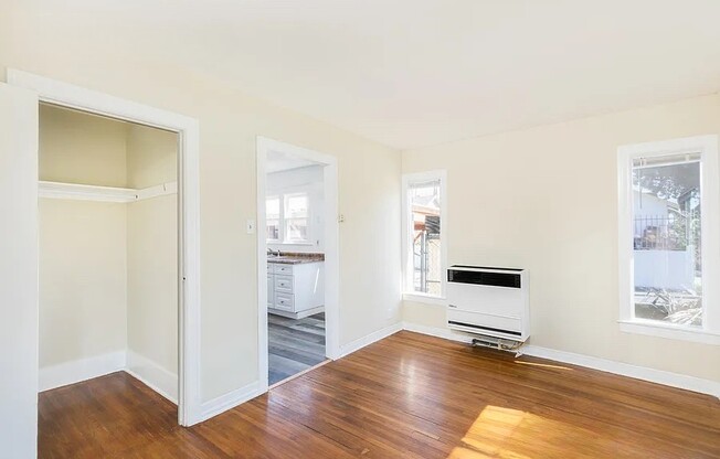 2325 W 36 ST