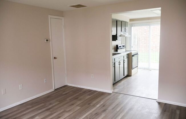 2 beds, 1 bath, 1,025 sqft, $995, Unit 661