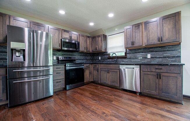 Move in Special! $400 off First Months Rent! 3 Bedroom / 2.5 Bath off 120th and Blondo