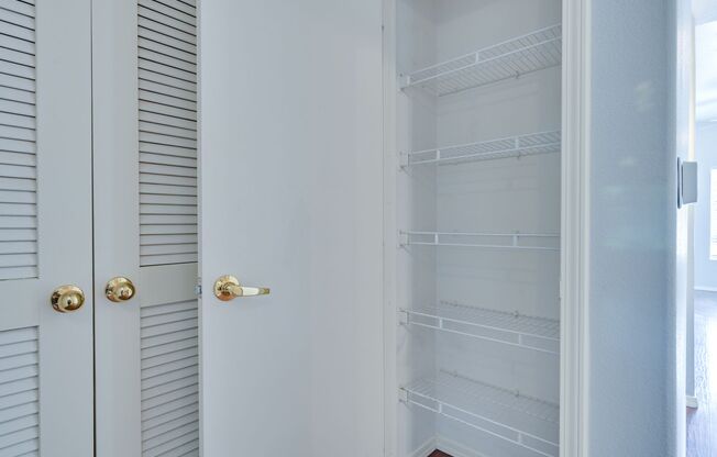 1 bed, 1 bath, $1,300, Unit # 1061