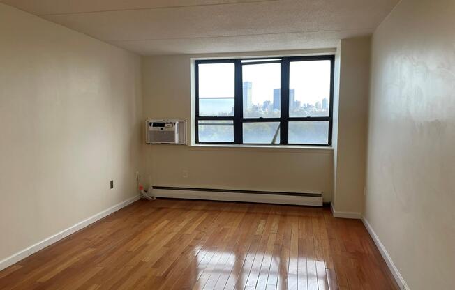 1 bed, 1 bath, 650 sqft, $3,850, Unit 14F