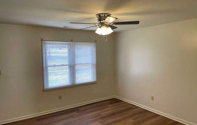2 beds, 1.5 baths, 907 sqft, $1,375, Unit Country Club Unit 18B