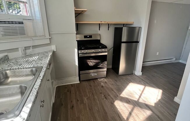 Studio, 1 bath, 312 sqft, $925, Unit 11