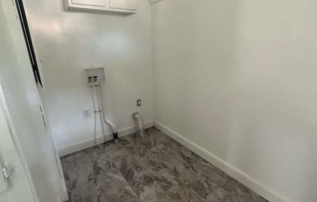 2 beds, 1 bath, $900