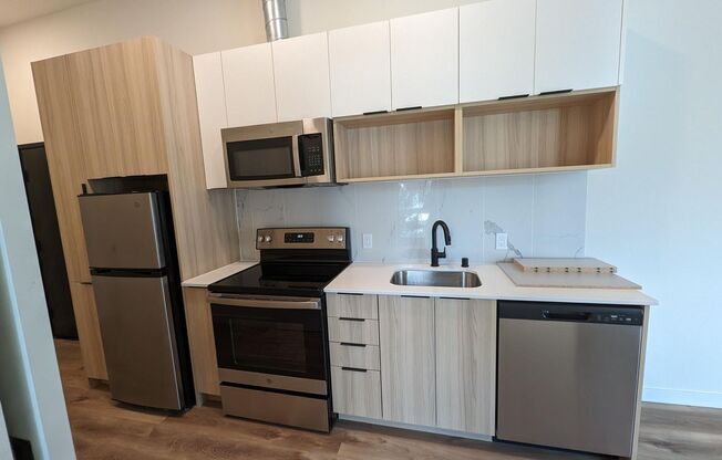 1 bed, 1 bath, 630 sqft, $1,977, Unit 104