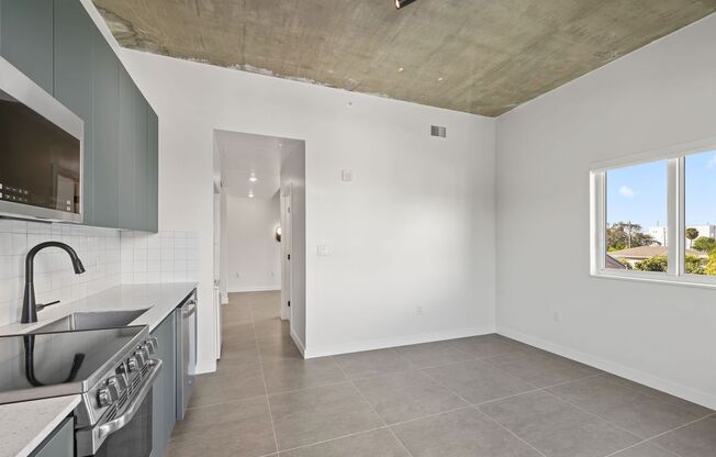 1 bed, 1 bath, 475 sqft, $2,315, Unit 305