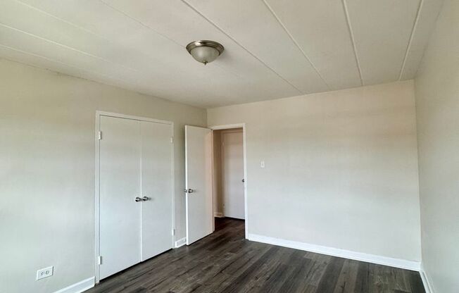 2 beds, 1 bath, $1,620, Unit 303