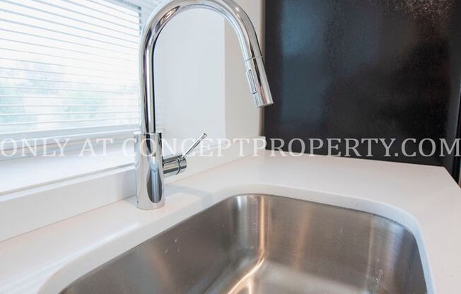 1 bed, 1 bath, 621 sqft, $1,199, Unit 432- (15)