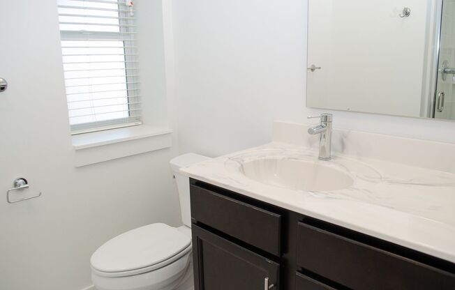 1 bed, 1 bath, 562 sqft, $910, Unit 907-401