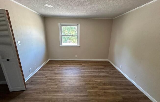 2 beds, 1 bath, 750 sqft, $950, Unit #9 9847