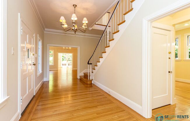 Pacific Heights: Remodeled Single Family Home w/ Garden, Rec Room & Double Car Garage