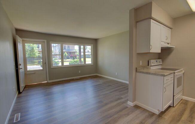 1 bed, 1 bath, 560 sqft, $725, Unit Apt 3