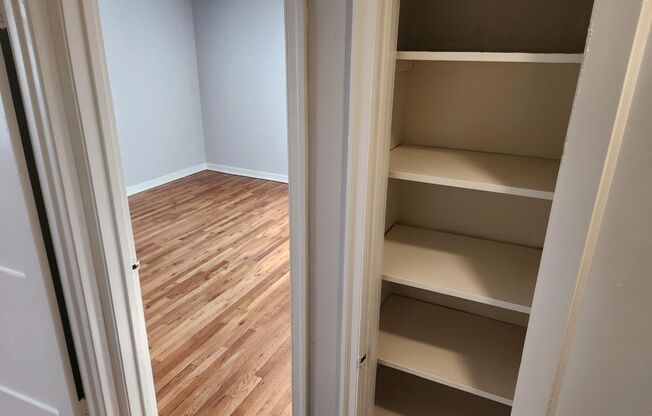 2 beds, 1 bath, 897 sqft, $2,275, Unit F-05