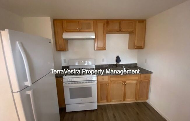 11-9 E Hodges Ave