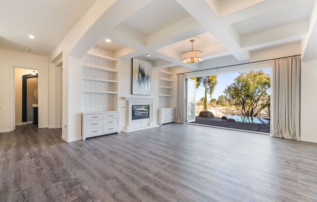 Queensridge Beauty - 5 bedroom on a 1/4+ acre lot