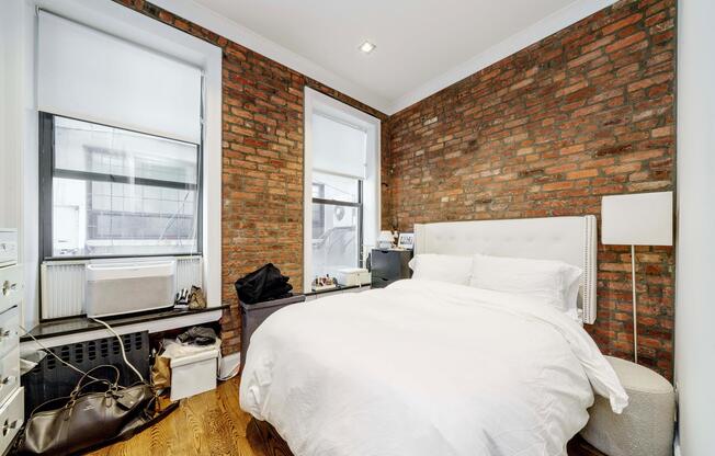 37 KING ST