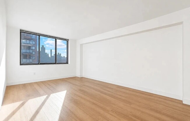 1 bed, 1 bath, $5,600, Unit 11E