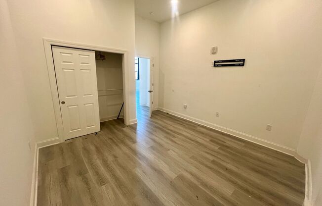 2 beds, 1 bath, 812 sqft, $1,495, Unit Unit 17
