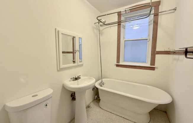 1 bed, 1 bath, $1,195, Unit Unit G