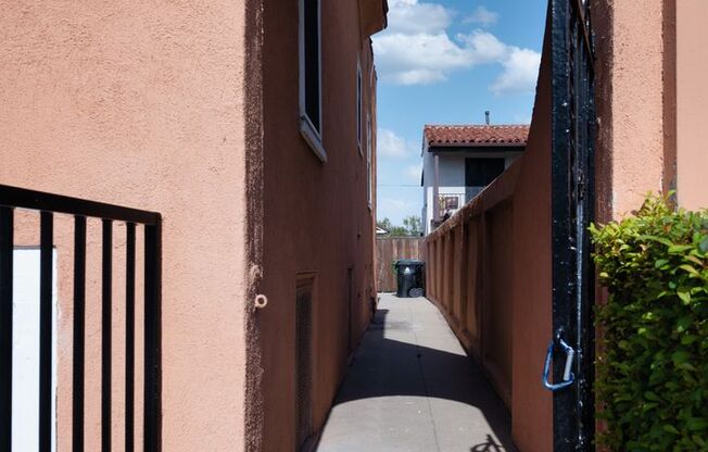 SPACIOUS 2 BED / 1  BATH SINGLE-FAMILY HOME IN BEAUTIFUL LOS ANGELES