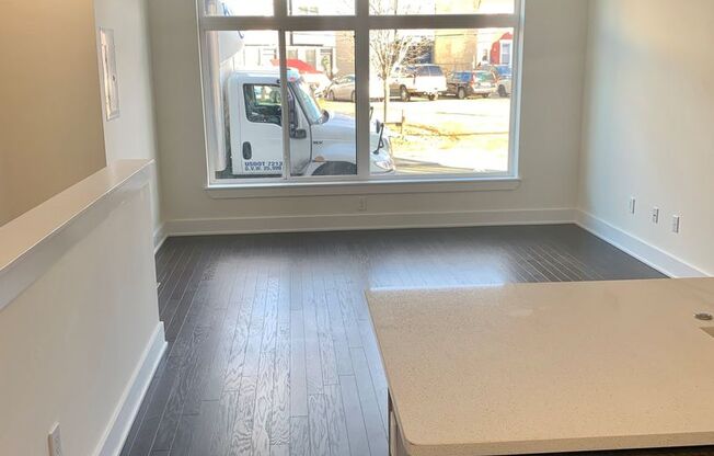 Luxurious 1-Bedroom Apartment in Olde Kensington! Available NOW!