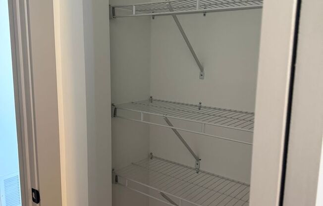 1 bed, 1 bath, 735 sqft, $1,650, Unit 250