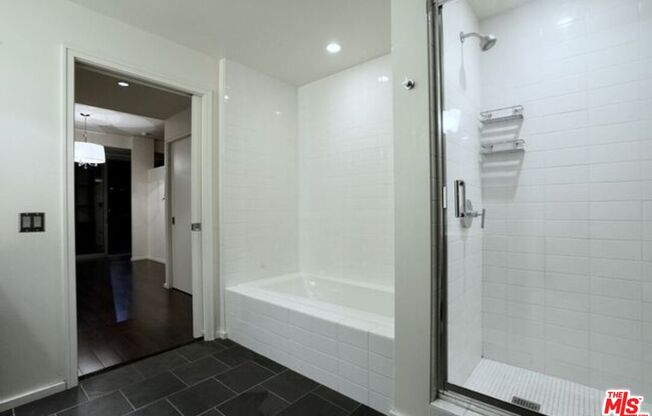 2 beds, 2 baths, 1,160 sqft, $3,700, Unit 912