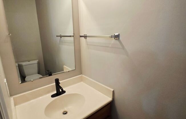 2 beds, 1.5 baths, 1,076 sqft, $1,429, Unit 056
