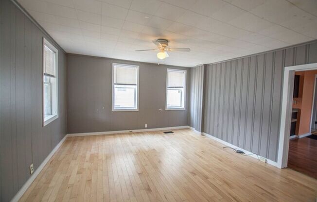 4-Bed Farmhouse Minutes from UVM Campus (30 Chase St)