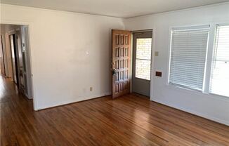 606 Hopper Almond