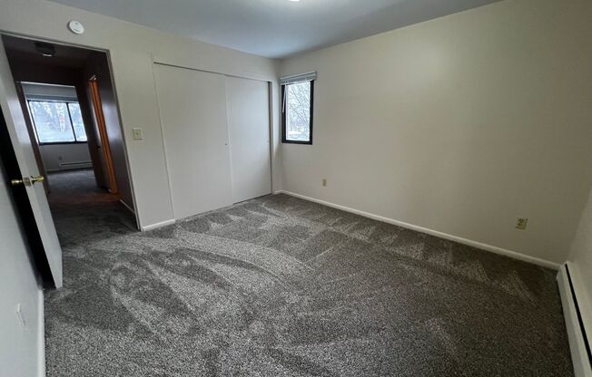 2 beds, 1 bath, $800, Unit 3