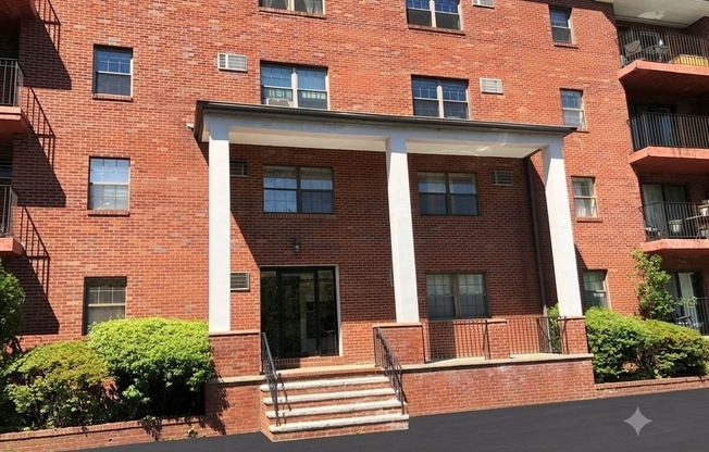2 beds, 2.5 baths, 989 sqft, $2,795, Unit 14C