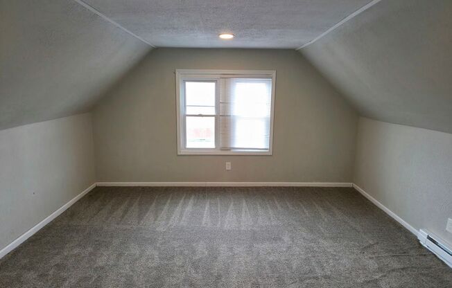 3 beds, 1 bath, $1,200, Unit #2