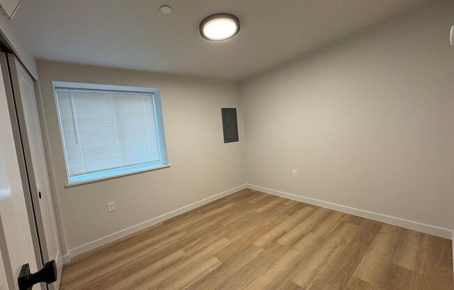 2 beds, 1 bath, $1,949, Unit Unit B