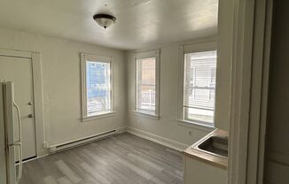 2 beds, 1 bath, $1,195, Unit 314 S Queen Apt 2