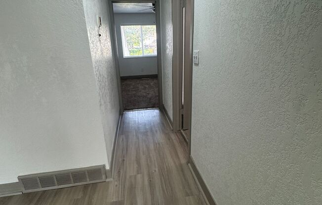2 beds, 1 bath, 950 sqft, $1,295, Unit B5