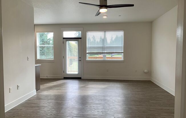 2 beds, 1 bath, 750 sqft, $1,348, Unit 12