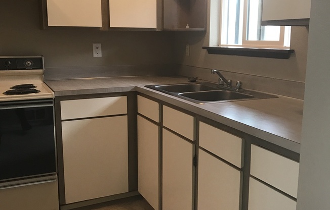 2 beds, 1 bath, 860 sqft, $1,185, Unit 05