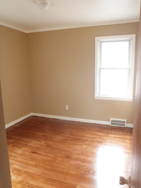 3 beds, 1 bath, $1,200