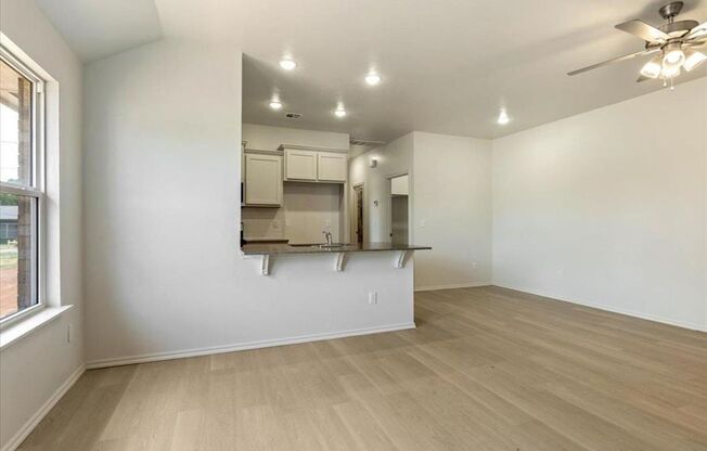 2 beds, 2 baths, 875 sqft, $1,200, Unit 1402 SW New York Apt B