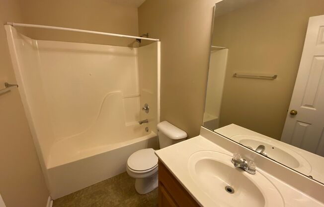 2 beds, 1 bath, $895