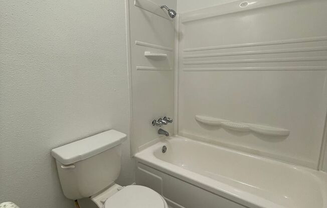 1 bed, 1 bath, 710 sqft, $870, Unit 184