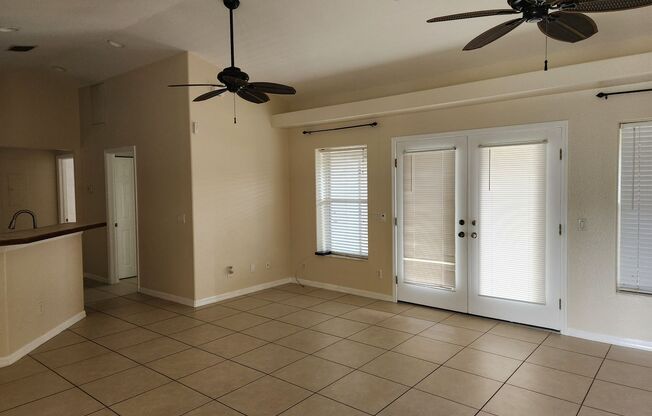 Cozy 3BR 2BA House Near Sunshine and Lee Blvd Lehigh Acres