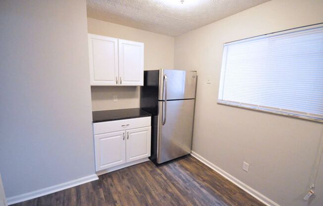 2 beds, 1 bath, $1,095, Unit 1332 D