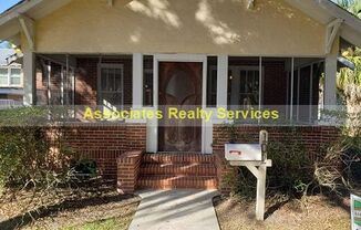 Walk to UF!   Cute/Historic 3 bedroom, 2 bath, LOOK!